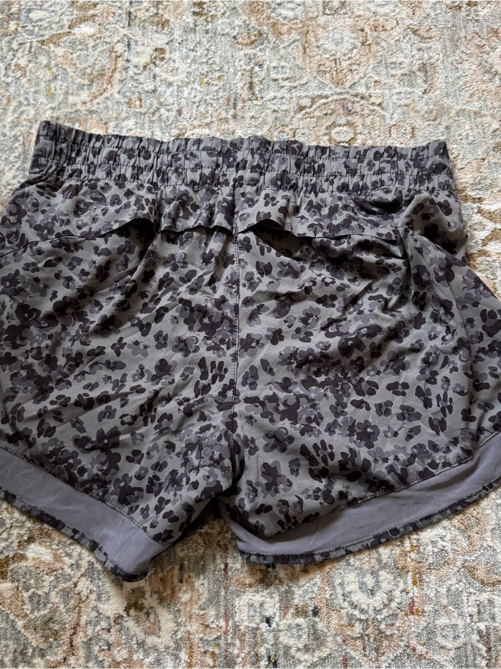 Athleta Mesh Racer Run Mid Rise 4 Short - Picture 3 of 5